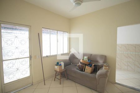 Sala de casa para alugar com 2 quartos, 75m² em Porto Velho, São Gonçalo