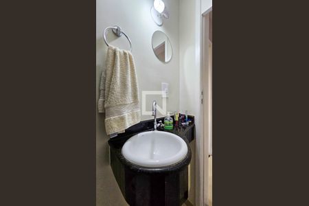 Lavabo  de casa à venda com 3 quartos, 125m² em Vila Isa, São Paulo