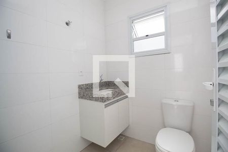 Banheiro  de apartamento para alugar com 1 quarto, 30m² em Vila Mazzei, São Paulo