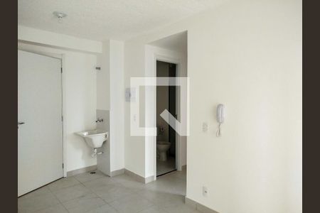 Sala com cozinha integrada de apartamento para alugar com 2 quartos, 35m² em Guaiauna, São Paulo