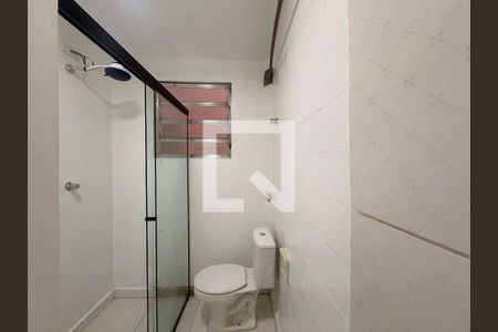 Banheiro/ lavanderia  de kitnet/studio para alugar com 1 quarto, 26m² em Parque das Nações, Santo André