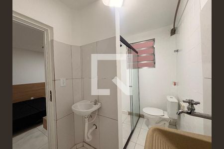 Banheiro/ lavanderia  de kitnet/studio para alugar com 1 quarto, 26m² em Parque das Nações, Santo André