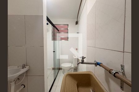 Banheiro/ lavanderia  de kitnet/studio para alugar com 1 quarto, 26m² em Parque das Nações, Santo André