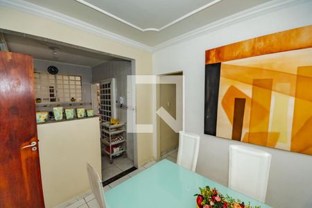 Casa à venda com 3 quartos, 270m² em Cândida Ferreira, Belo Horizonte