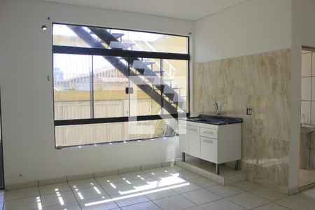 Sala e cozinha (Casa 1) de casa à venda com 5 quartos, 600m² em Vila das Palmeiras, Guarulhos