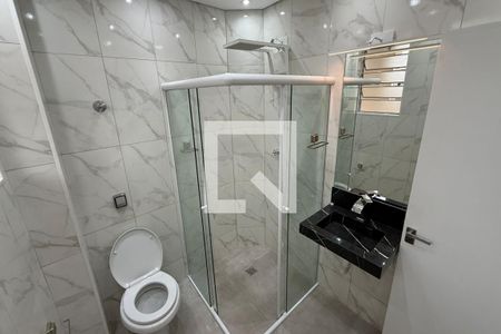 Banheiro de apartamento para alugar com 1 quarto, 70m² em José Menino, Santos