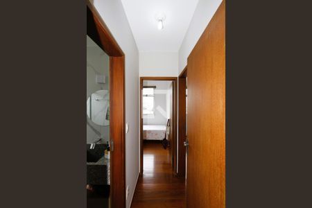 Corredor de apartamento para alugar com 2 quartos, 59m² em Carlos Prates, Belo Horizonte