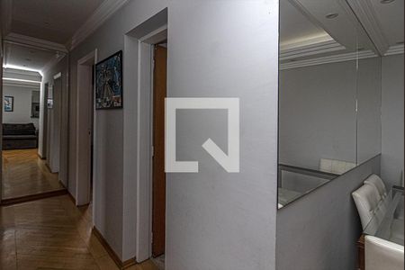corredor para os cômodos de apartamento para alugar com 3 quartos, 66m² em Jardim Santa Emilia, São Paulo