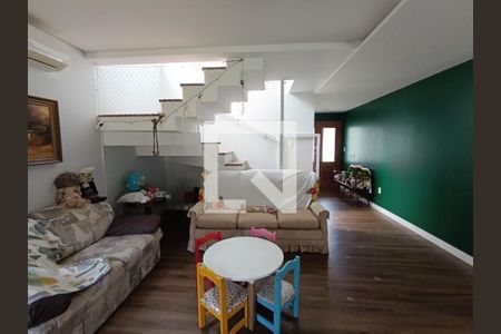 Sala de casa de condomínio para alugar com 3 quartos, 277m² em Recanto dos Açores, Florianópolis