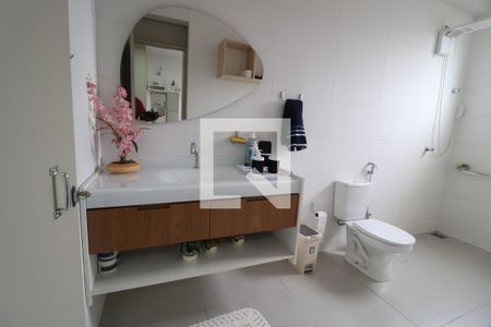 Banheiro do Quarto 1 de apartamento para alugar com 2 quartos, 180m² em Santa Mônica, Uberlândia