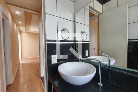 Banheiro de apartamento para alugar com 2 quartos, 49m² em Jardim Ipaussurama, Campinas