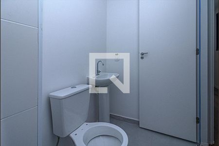 banheiro social_ 3 de apartamento para alugar com 2 quartos, 37m² em Jardim Celeste, São Paulo