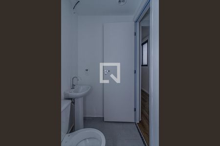 banheiro social_ 4 de apartamento para alugar com 2 quartos, 37m² em Jardim Celeste, São Paulo