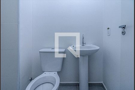 banheiro social_ 1 de apartamento para alugar com 2 quartos, 37m² em Jardim Celeste, São Paulo