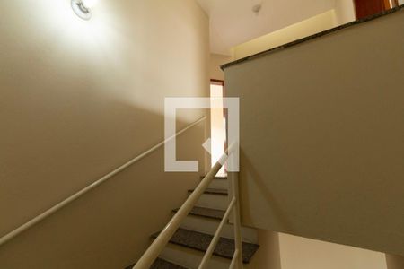 Escada  de casa de condomínio para alugar com 3 quartos, 150m² em Parque São Bento, Sorocaba