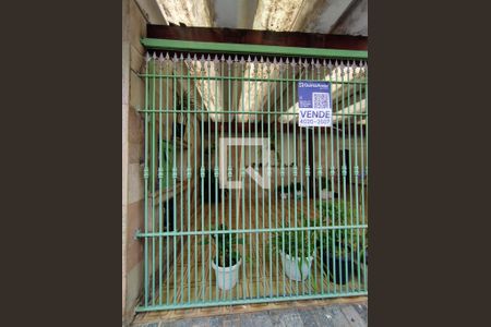 Fachada e Placa  de casa à venda com 4 quartos, 200m² em Sacomã, São Paulo