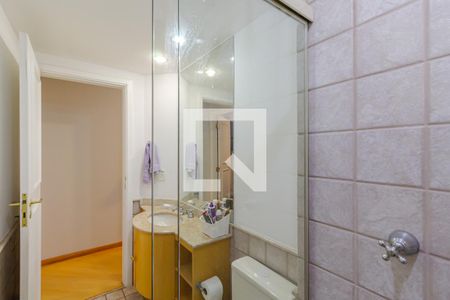 Banheiro de apartamento à venda com 2 quartos, 58m² em Indianópolis, São Paulo
