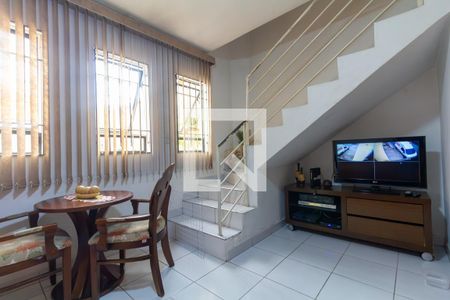 Sala de casa à venda com 2 quartos, 69m² em Vila Carrão, São Paulo