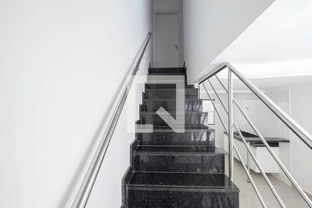 Escada de casa para alugar com 1 quarto, 80m² em Itapoã, Belo Horizonte