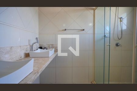 Banheiro da suite  de casa de condomínio à venda com 3 quartos, 174m² em Hípica, Porto Alegre