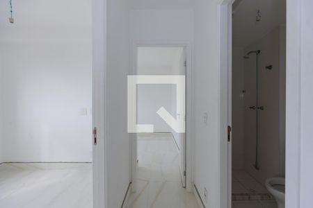 Corredor de apartamento para alugar com 2 quartos, 43m² em Parque Arariba, São Paulo