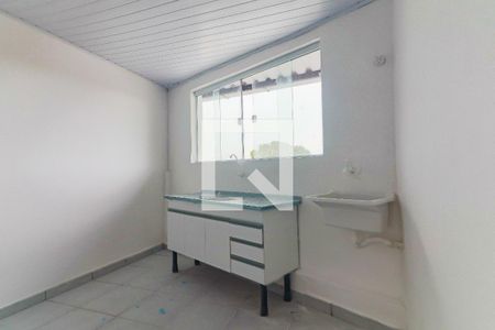 Sala/Cozinha de apartamento para alugar com 2 quartos, 32m² em Vila Dalva, São Paulo