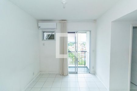 Sala de apartamento para alugar com 2 quartos, 110m² em Jardim Sulacap, Rio de Janeiro