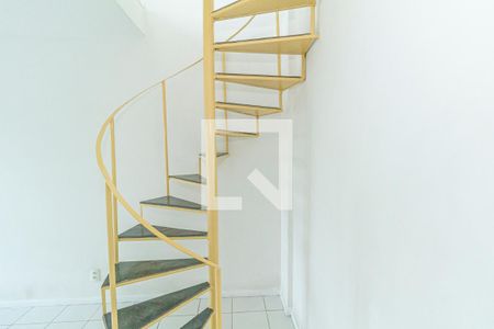 Sala de apartamento para alugar com 2 quartos, 110m² em Jardim Sulacap, Rio de Janeiro