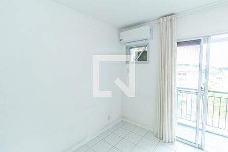 Sala de apartamento para alugar com 2 quartos, 110m² em Jardim Sulacap, Rio de Janeiro