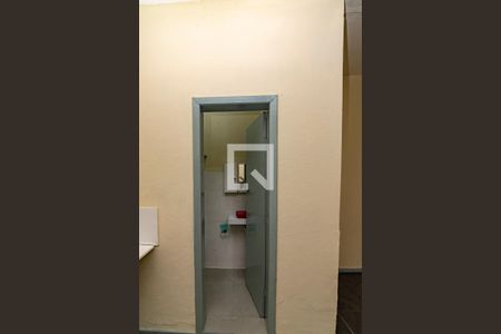 Banheiro de kitnet/studio para alugar com 1 quarto, 24m² em Alto dos Pinheiros, Belo Horizonte