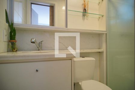 Banheiro da Suíte de apartamento à venda com 3 quartos, 67m² em Passo D’areia, Porto Alegre