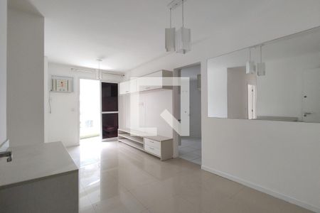 Sala de apartamento para alugar com 2 quartos, 58m² em Pechincha, Rio de Janeiro