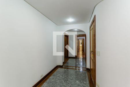 Corredor de apartamento à venda com 3 quartos, 242m² em Indianópolis, São Paulo