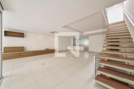 Sala de casa de condomínio para alugar com 4 quartos, 431m² em Campo Belo, São Paulo