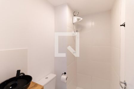 Banheiro de kitnet/studio para alugar com 1 quarto, 19m² em Vila Santo Estefano, São Paulo