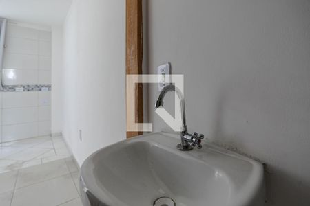 Lavabo de casa de condomínio para alugar com 2 quartos, 55m² em Jardim Sao Pedro, Mogi das Cruzes