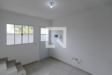 Sala de casa de condomínio para alugar com 2 quartos, 55m² em Jardim Sao Pedro, Mogi das Cruzes