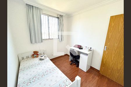 Quarto 2 de apartamento para alugar com 2 quartos, 50m² em Floramar, Belo Horizonte