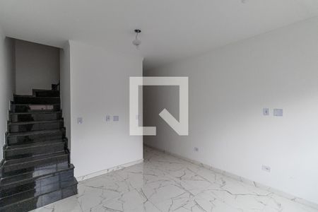 Sala de casa de condomínio à venda com 2 quartos, 90m² em Vila Granada, São Paulo