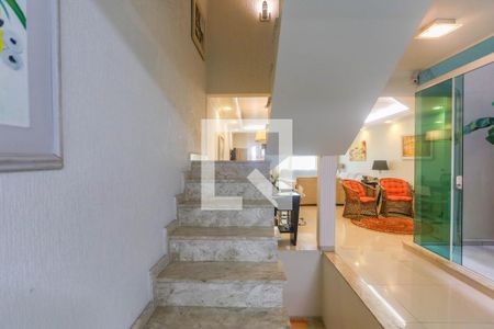 Escada  de casa para alugar com 2 quartos, 250m² em Centro, Diadema