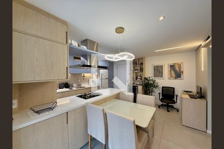 Sala de apartamento à venda com 2 quartos, 90m² em Santo Amaro, São Paulo