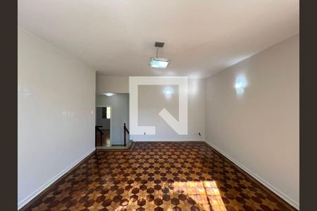 Casa à venda com 2 quartos, 181m² em Jardim Londrina, São Paulo