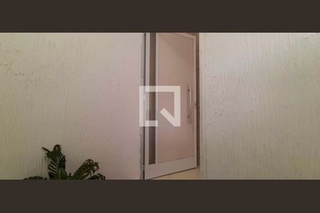 Entrada de casa para alugar com 2 quartos, 83m² em Quitaúna, Osasco