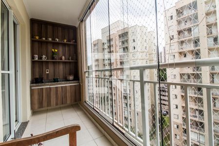 Varanda de apartamento para alugar com 2 quartos, 68m² em Jardim Tupanci, Barueri