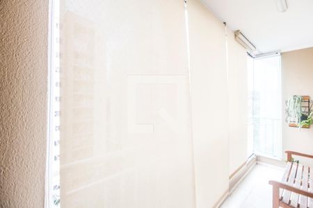 Detalhe Sala de apartamento para alugar com 2 quartos, 68m² em Jardim Tupanci, Barueri