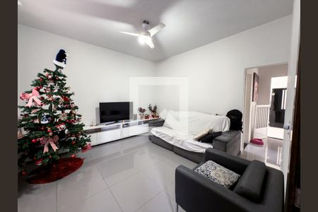 Sala de casa à venda com 2 quartos, 110m² em Olaria, Rio de Janeiro