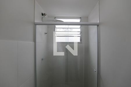 Banheiro de apartamento para alugar com 2 quartos, 48m² em Vila Mogilar, Mogi das Cruzes