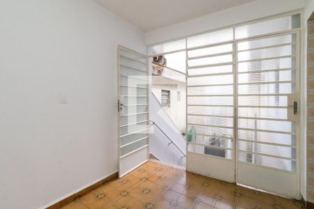 Sala de Estar de casa para alugar com 2 quartos, 120m² em Vila Ivone, São Paulo