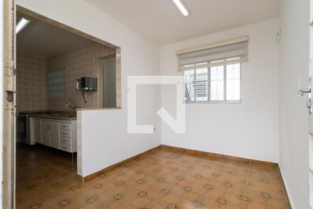 Sala de Estar de casa para alugar com 2 quartos, 120m² em Vila Ivone, São Paulo