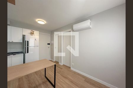 Sala/Cozinha de apartamento para alugar com 2 quartos, 38m² em Barra Funda, São Paulo